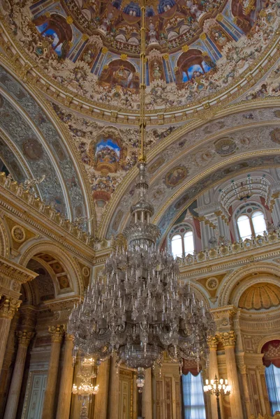The Chandelier in the Main Hall of Dolmabahche Palace — Stock Photo, Image