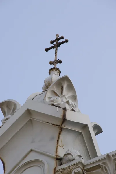 Église Saint-Étienne - la croix orthodoxe — Photo