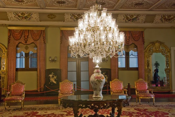 Люстра в конференц-зале - Dolmabahche Palace Стоковое Фото