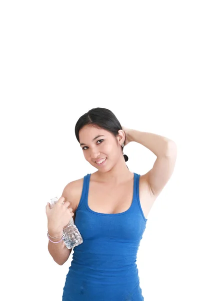 Jovem segurando uma garrafa de água — Fotografia de Stock