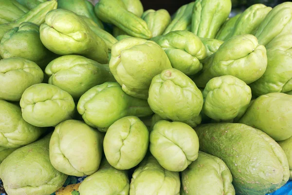 Background of organic choko Sechium edule vegetable pears — Stock Photo, Image