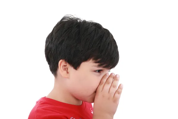 Een jongen vertelt een geheim met een hand-symbool — Stockfoto