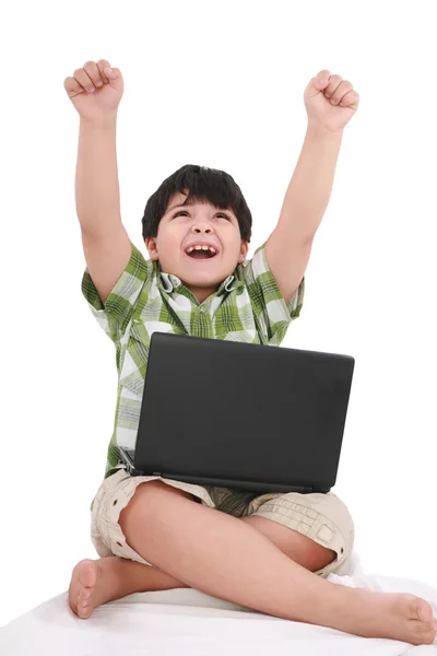 Menino feliz com laptop com mover as mãos - indoo — Fotografia de Stock