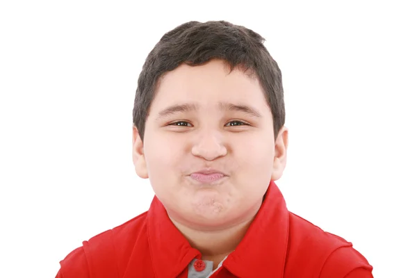 Lustiges Kind mit rotem Hemd auf weißem Hintergrund — Stockfoto