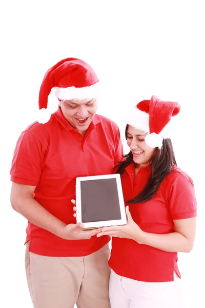 Pareja disfrutando de su nuevo touchpad en Navidad — Foto de Stock