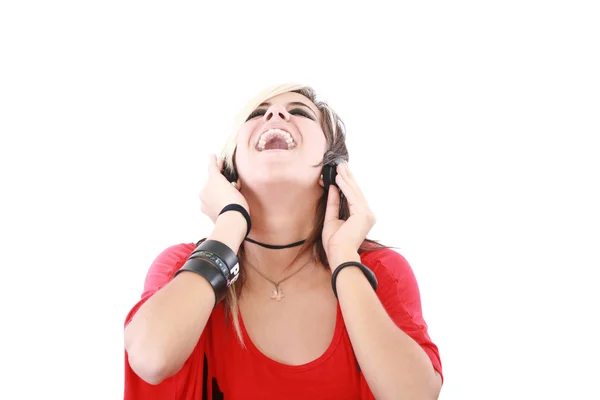 Mujer joven con un estilo rockero fresco escuchando música —  Fotos de Stock