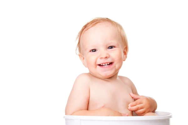 Feliz niño pequeño tomando un baño — Foto de Stock