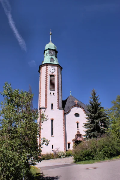 Byn kyrkan i erzgebirge — Stockfoto