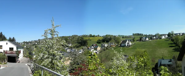 Panorama van een dorpje in het erzgebirge — Stockfoto