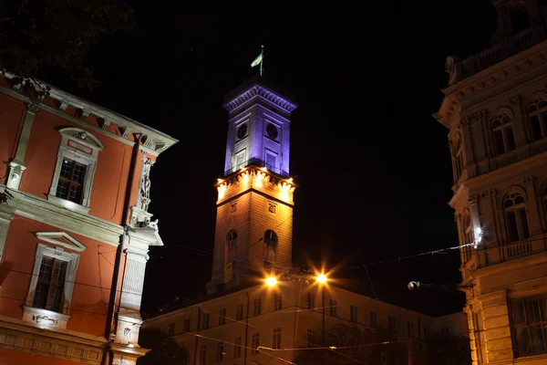 Львівська ратуша за ніч — стокове фото
