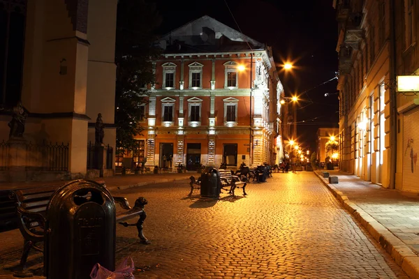 Město ve Lvově v noci — Stock fotografie