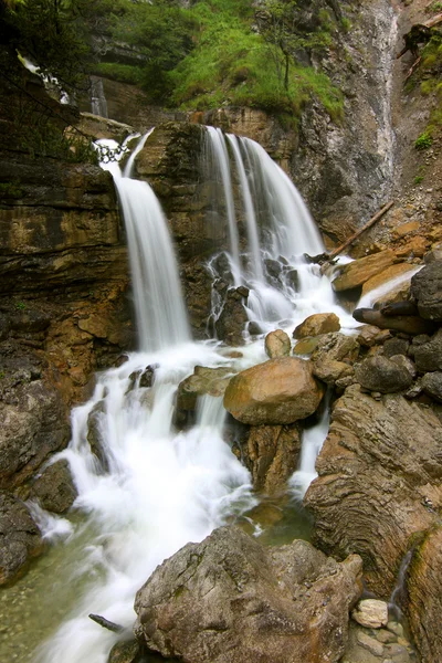 Alpiner Wasserfall — Stockfoto