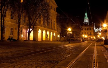 lviv gece şehir merkezinde