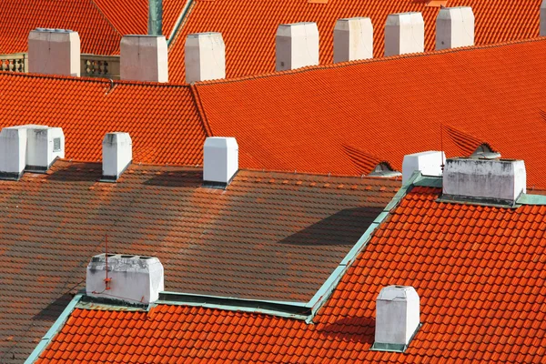 红色的屋顶 — 图库照片