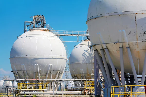 Refinery reservoirs — Stock Photo, Image