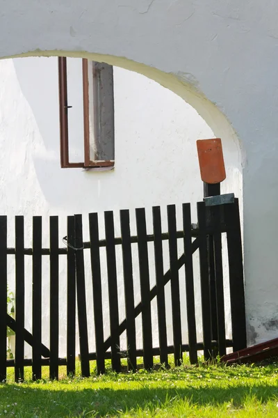 Porta de entrada antiga da fazenda — Fotografia de Stock