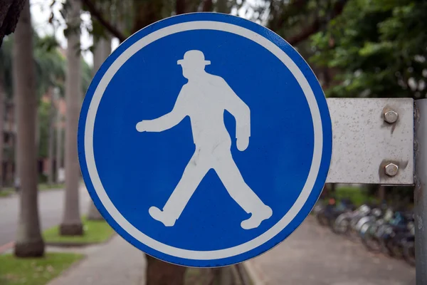 Znaki ostrzegawcze dla pieszych i rowerów — Zdjęcie stockowe