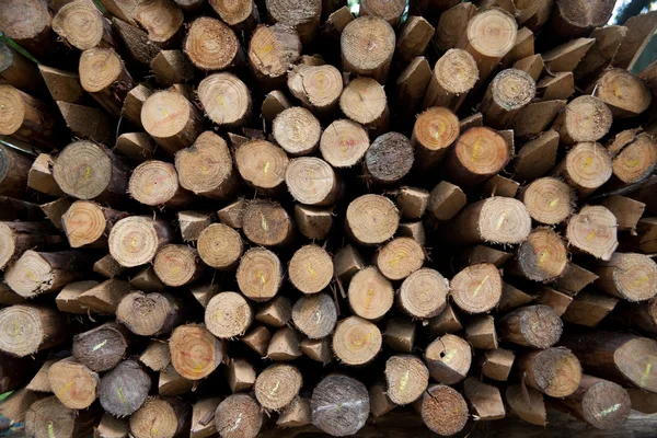 Uso de aquecedores no inverno com madeira — Fotografia de Stock