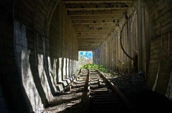 Tünelin sonunda ışık — Stok fotoğraf