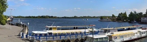 Dniepr portu statki panorama — Zdjęcie stockowe