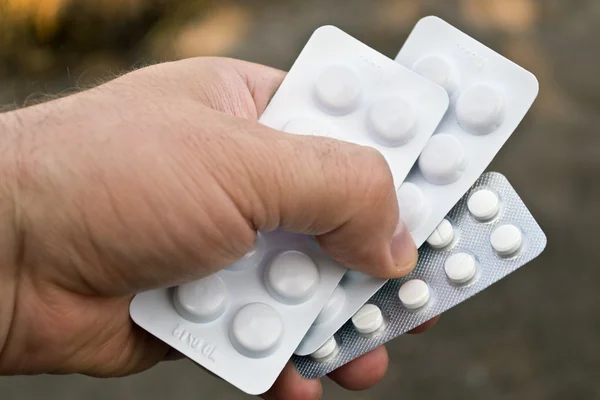 Holdiing pills — Stock Photo, Image