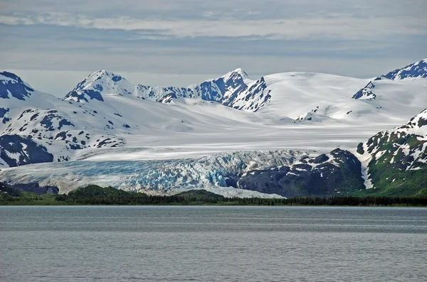 Eis, Wolken und Ozean in alaska — Stockfoto