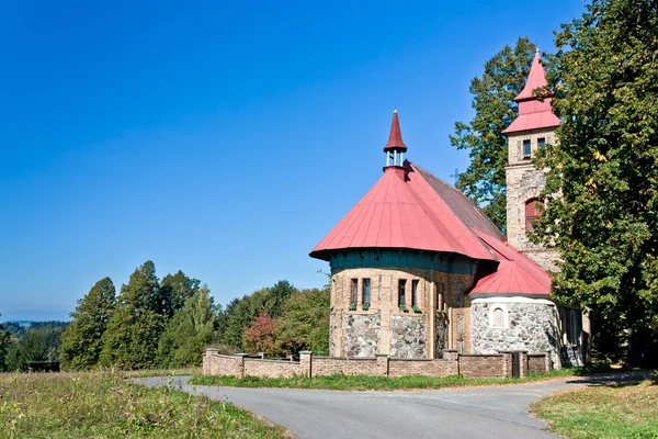 Liten kyrka i Böhmen - Tjeckien — Stockfoto