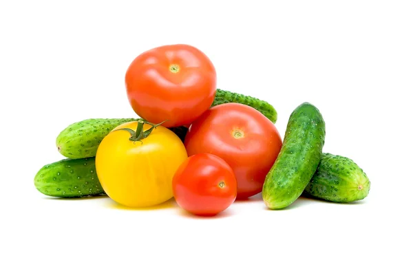 Stilleven van tomaten en komkommers — Stockfoto