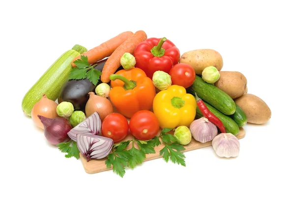 Verduras frescas aisladas sobre fondo blanco — Foto de Stock