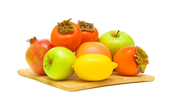 Frutas sobre um fundo branco — Fotografia de Stock