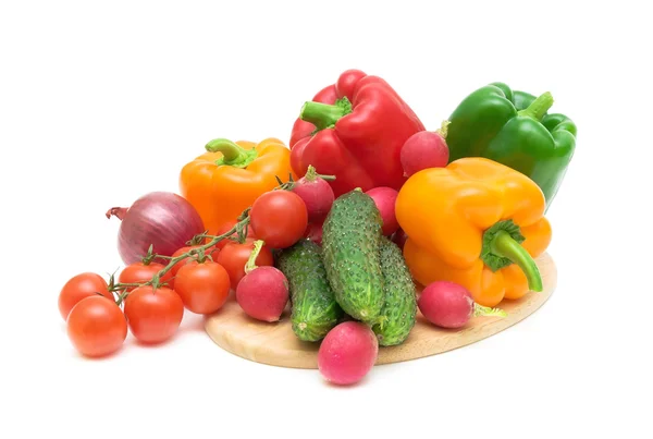 Grönsaker på en cutting board närbild — Stockfoto