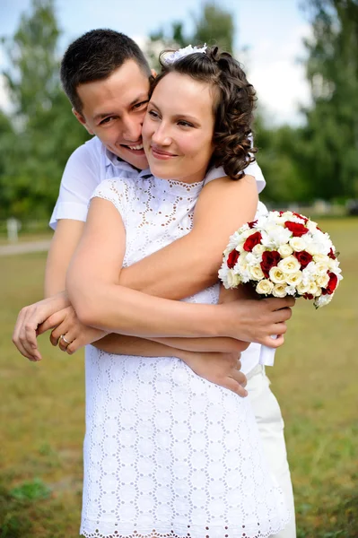 Retrato de una feliz pareja abrazándose —  Fotos de Stock