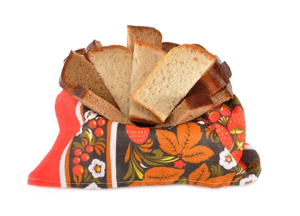 Stukken van tarwe en rogge brood op een handdoek — Stockfoto