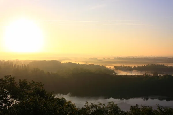 黎明的塞纳河谷雾中 — 图库照片