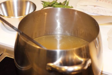 Alüminyum tencere sebze suyu bir mutfak ile