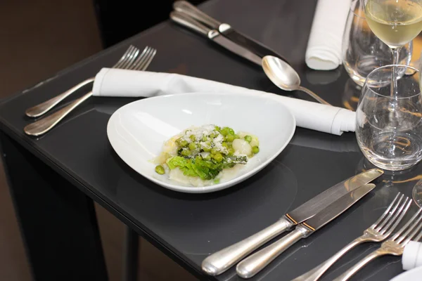 Plaat van risotto in een groot Frans restaurant — Stockfoto