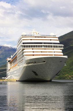 flaam, aurlandsfjord sognefjord limanında yolcu gemisi