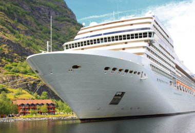 flaam, aurlandsfjord sognefjord limanında yolcu gemisi