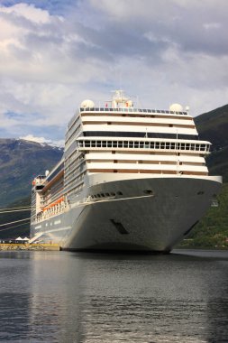 flaam, aurlandsfjord sognefjord limanında yolcu gemisi