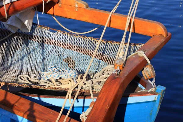 Dettagli di un vecchio peschereccio a vela in legno — Foto Stock