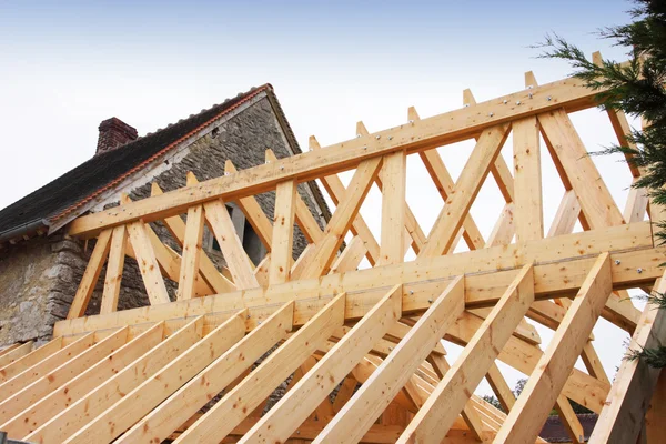 Byggandet av träram av tak — Stockfoto