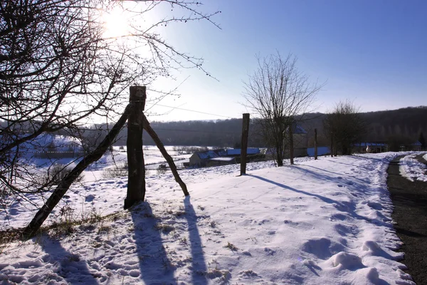 太陽と冬の雪の下でキャンペーンkampaň pod sluncem a v zimě sněhem — Stock fotografie