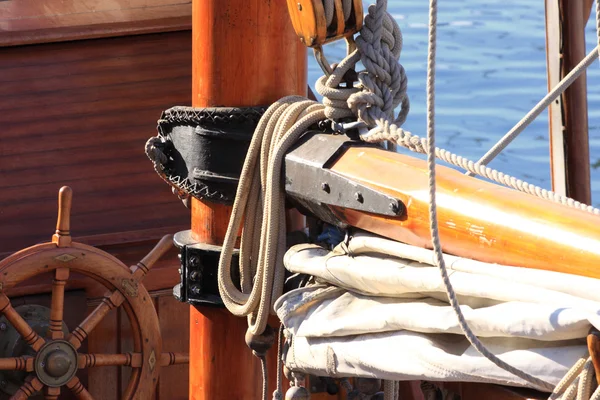 Ahşap yelkenli eski bir balıkçı tekne detayları — Stok fotoğraf