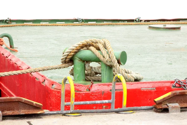 绳子的系泊船的码头 — 图库照片