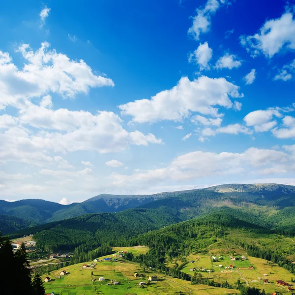 Карпатські гори влітку — стокове фото