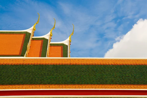 Dekorativní střecha chrámu — Stock fotografie