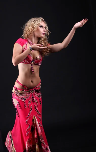 Vacker exotisk magdansös kvinna — Stockfoto