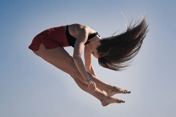 Acrobatische meisje — Stockfoto