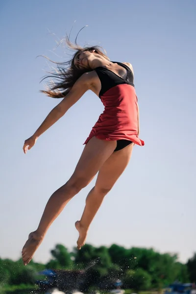 Акробатичні дівчина — стокове фото