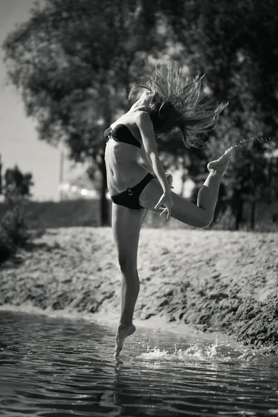 Dançando ao ar livre — Fotografia de Stock